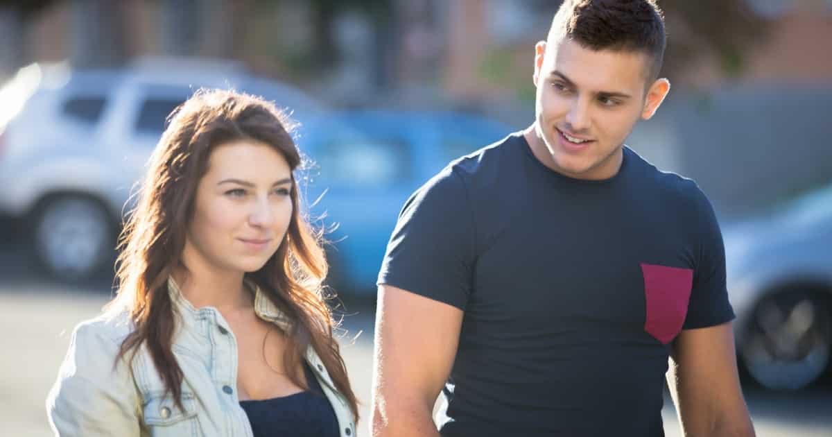 Find out which are the questions to ask girls that you should avoid
