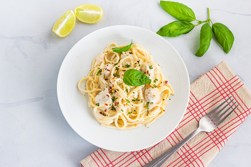 Find out if the atmosphere in the villa torel restaurant is pleased to encourage you to take your partner