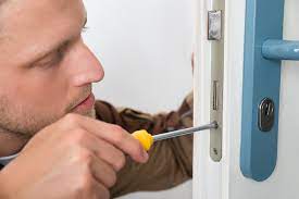 What professional services do unexpected emergency locksmith professionals offer?