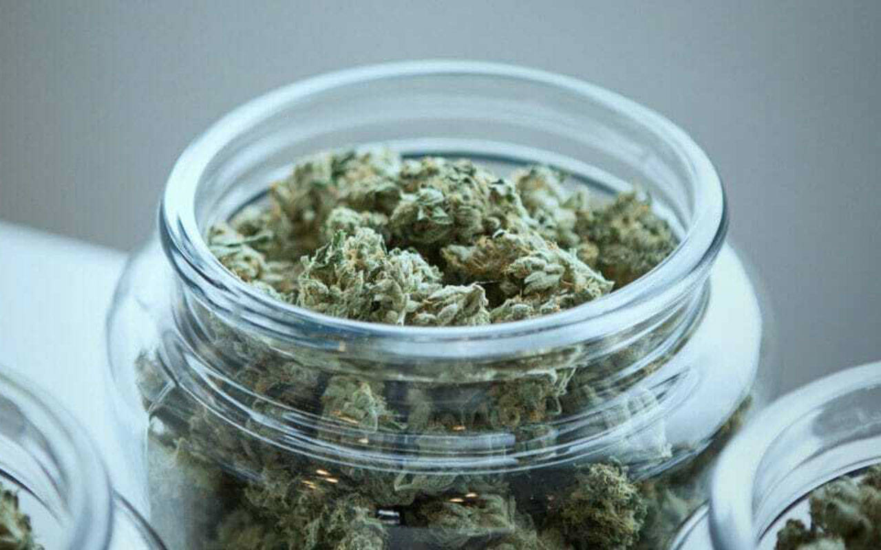 Simple benefits of buying wholesale weed