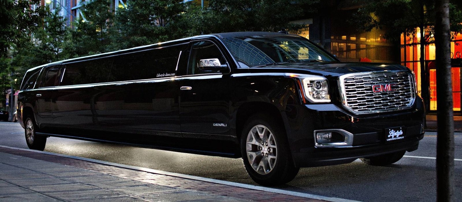 What common mistakes should you avoid while hiring a limo
